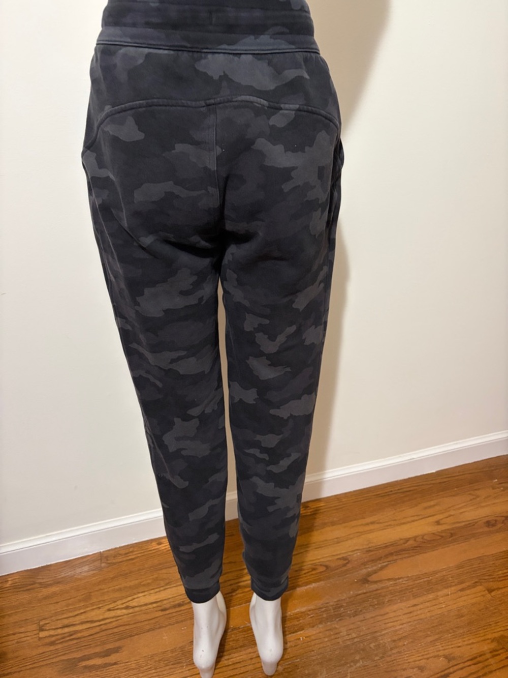 lululemon athletica Black Camo Jogger Pants Size 4 - Picture 7 of 12